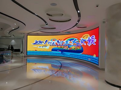 La pantalla LED creativa de tono fino de LianTronics vuelve a iluminar a Alibaba