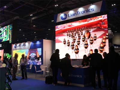 Las series V y R de LianTronics iluminan PLASA LONDON 2015