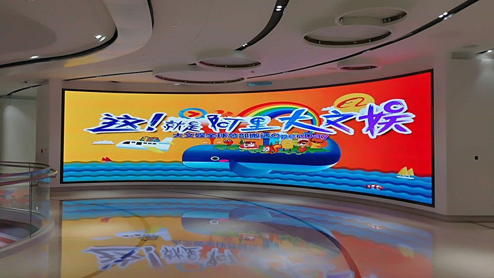 La Creativa Pantalla LED de Fine-pitch de LianTronics Iluminó Alibaba de Nuevo