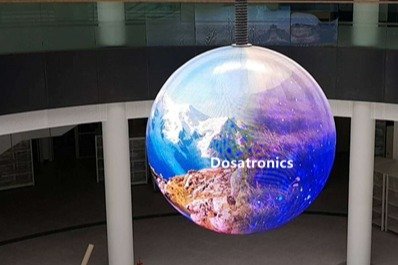 شاشة LED كرة مثبتة في قاعة National Geographic