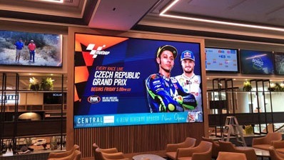 La pantalla LED brinda placer en el club de trabajadores en Australia