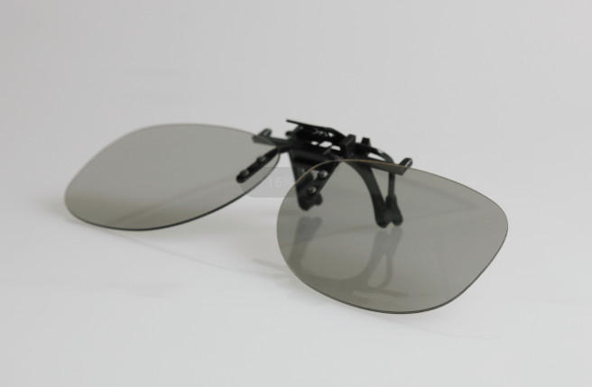 clip-on passive 3D glasses