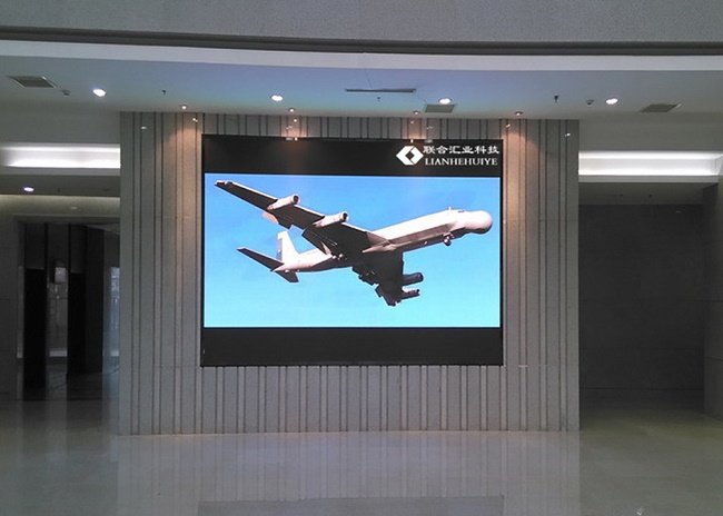 Indoor Full Color Video Wall Led Display 2.5mm For Commercial Events
