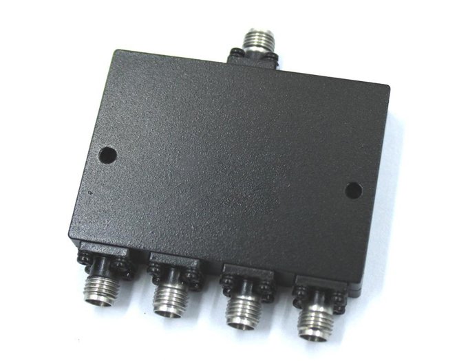 4 Way Millimeter Wave Power Divider From 10GHz to 40GHz