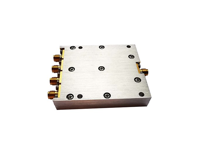 4 Way Power Divider With SMA Female Connectors From 2000MHz to 4200MHz Rate at 10 Watt