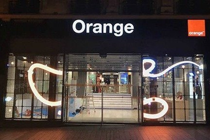 Transparent LED Display Shinning for Orange France 85% Light
